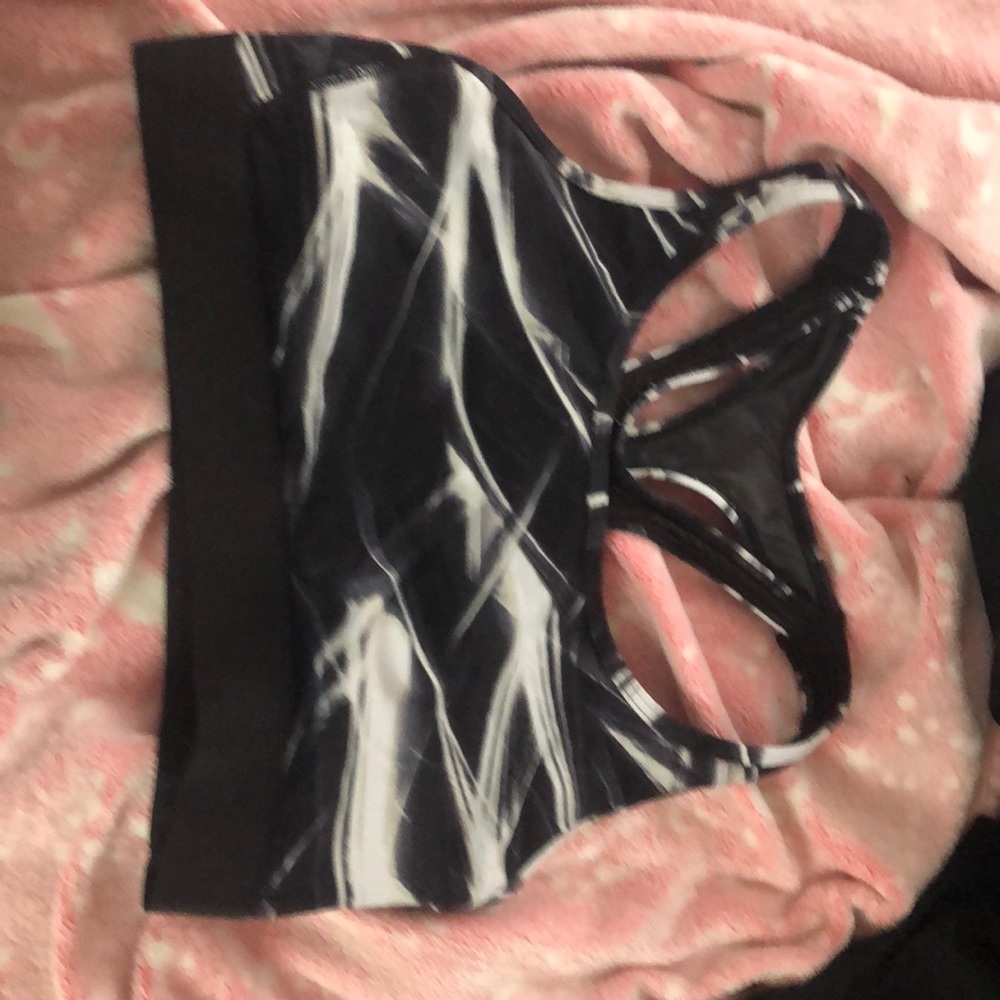 Victoria sport sports bra